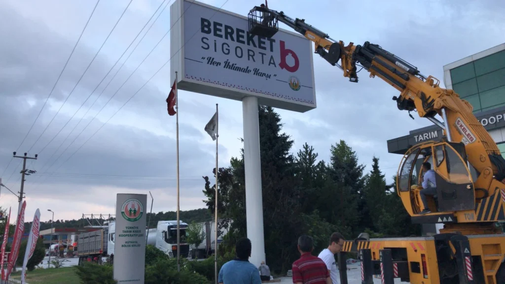 Direkli tabela totem tabela reklam
